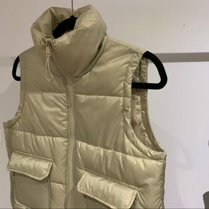 Stradivarius beige vest
